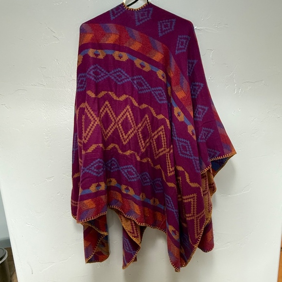 Eddie Bauer Reversible Wrap – Purple & Blue - Picture 5 of 8